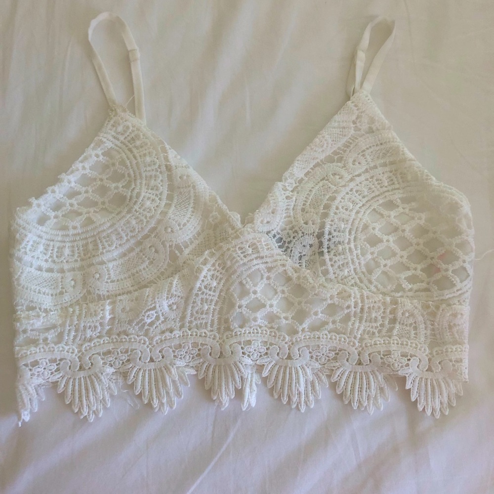 Beautiful White Crop Top with Pearl Like Back Buttons - Missguided - Size 10